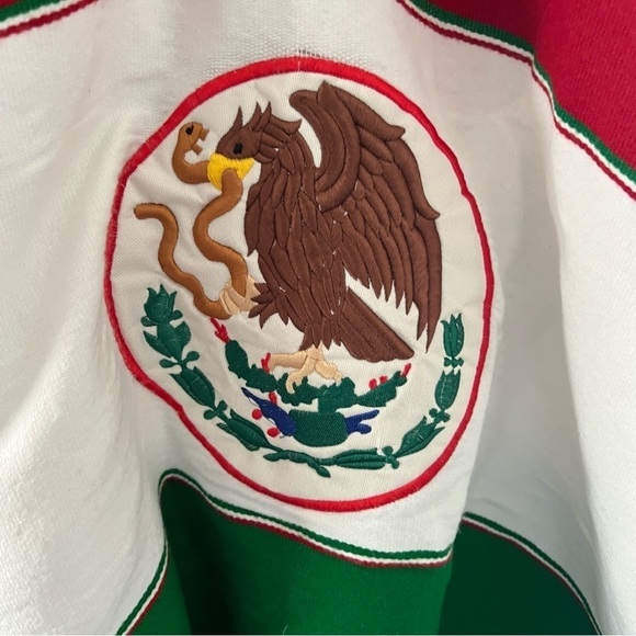 Mexico Poncho Serape Tri color - Picture 4 of 7